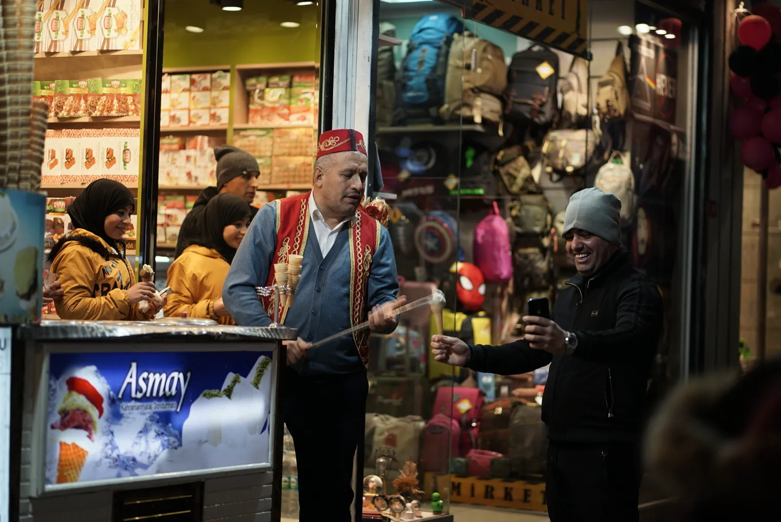 Istiklal After Dark, photograph 10 — Istanbul, Türkiye, 2020